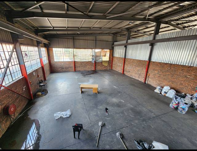440M² MINI FACTORY FOR SALE IN DRIEHOEK